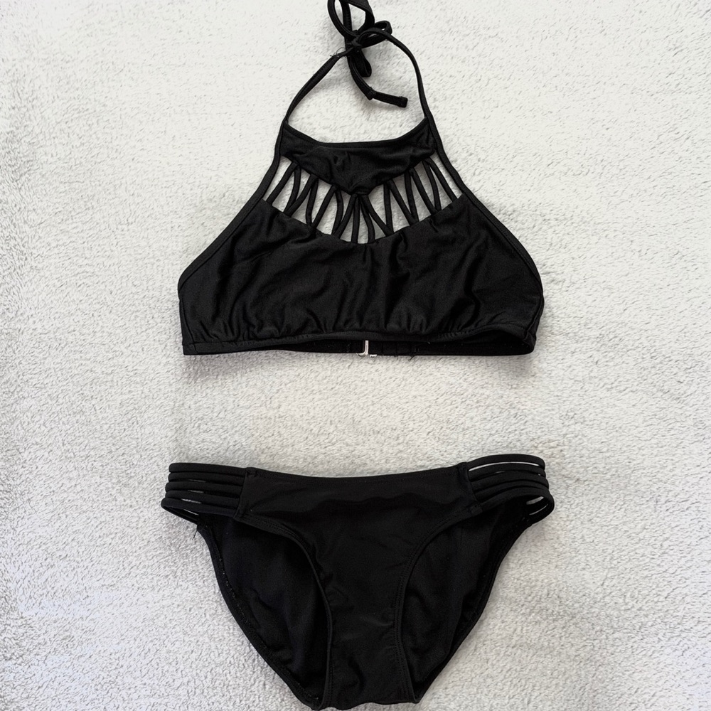 Black bikini